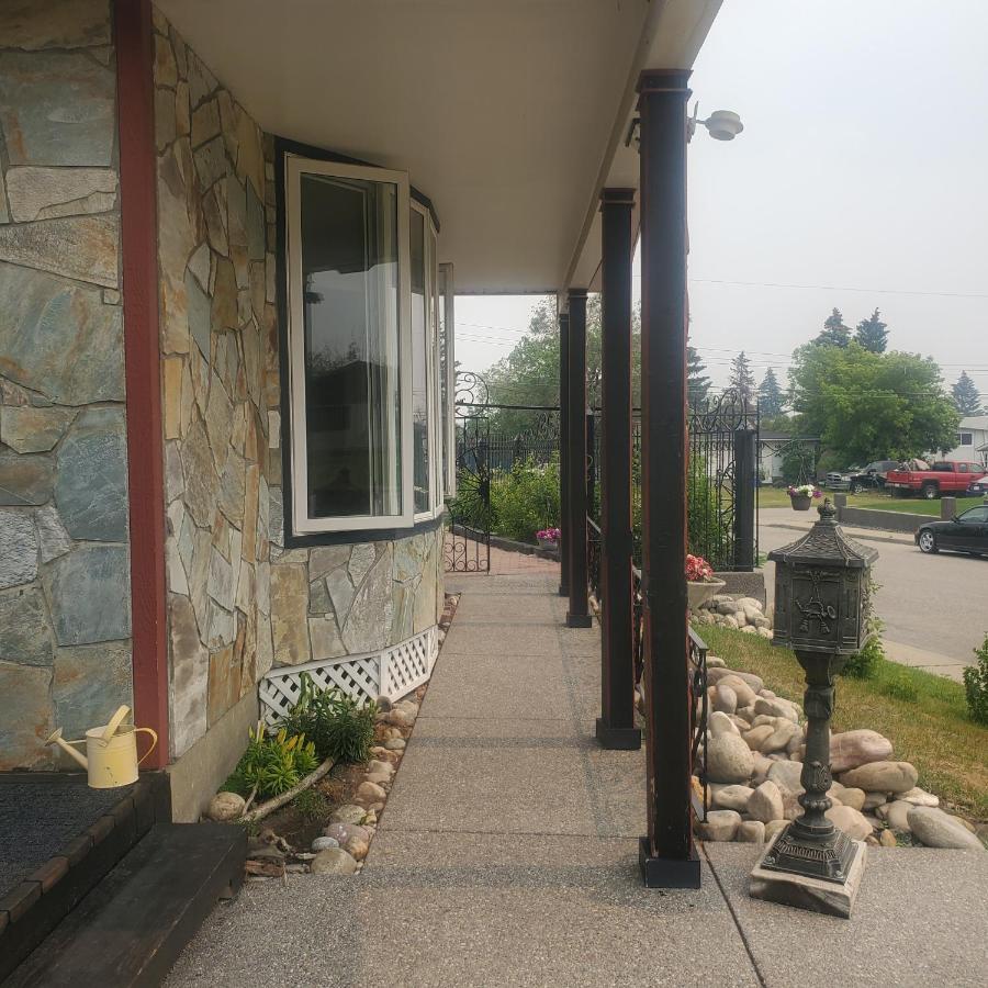 The Calgary Hub Hostel Style Home Kültér fotó