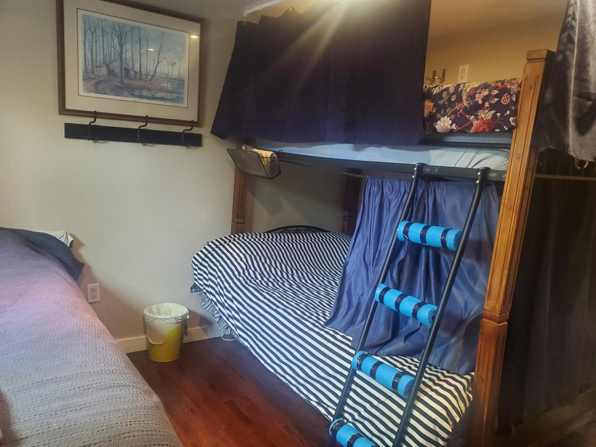 The Calgary Hub Hostel Style Home Kültér fotó